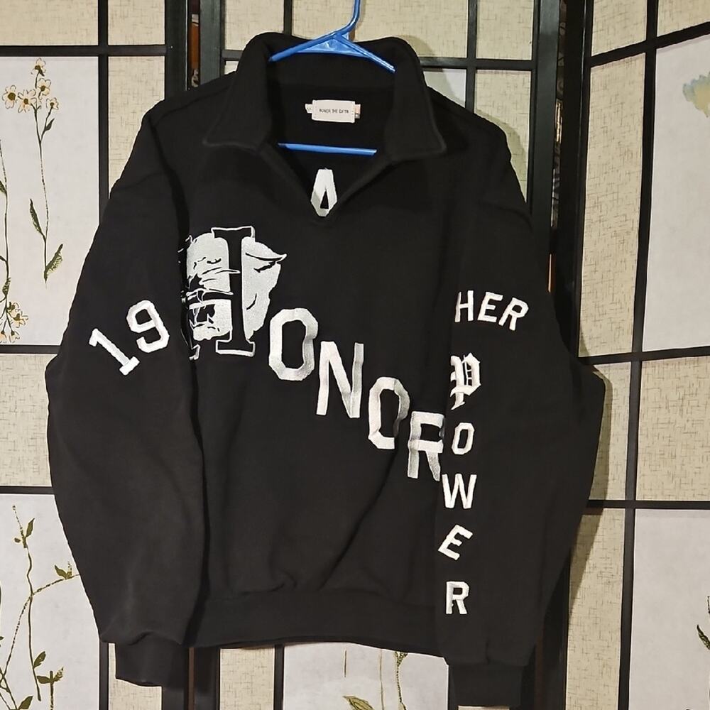 Honor Women's Black Graphic Hoodie